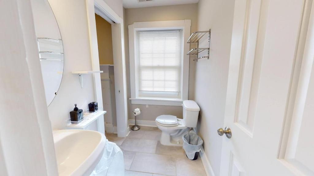 New! Renovated Townhome W/ Putting Green & Patio! 里士满 外观 照片