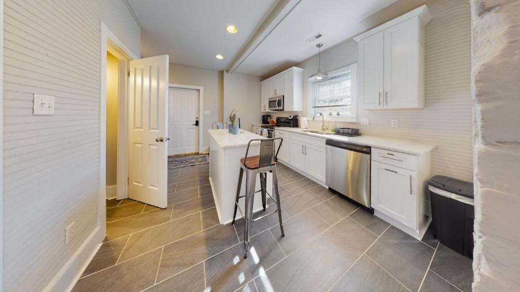New! Renovated Townhome W/ Putting Green & Patio! 里士满 外观 照片